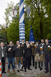 am 01.05.2016 wurde ein Maibaum aufgestellt(Foto. Ingrid Grossmann)
